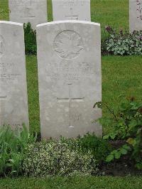 Etaples Military Cemetery - Cambridge, E H B